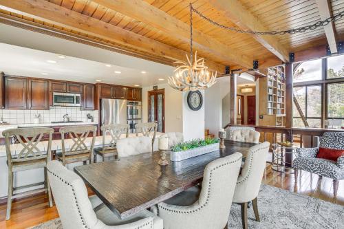 Luxe Lake Arrowhead Cabin with Mtn Views and Grill! in Lake Arrowhead, USA