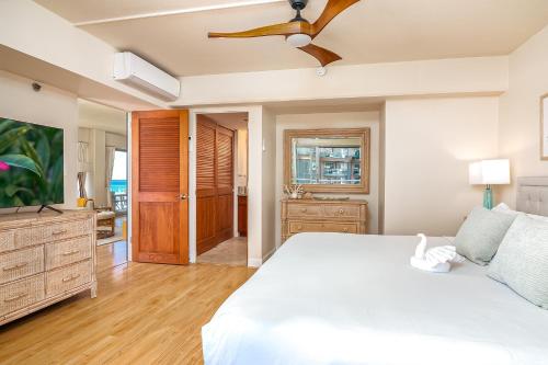 Upscale 2BR & 2BA Ocean View in Waikiki with Parking!, Honolulu (photo 3)