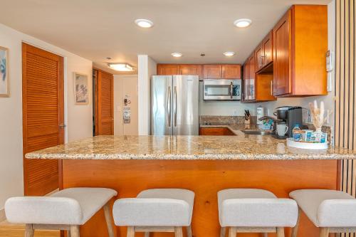 Upscale 2BR & 2BA Ocean View in Waikiki with Parking!, Honolulu (photo 10)