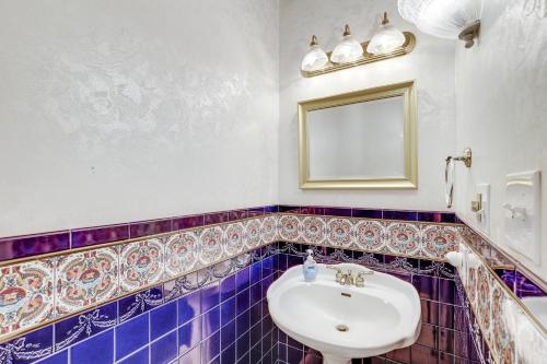 7-Acre Home with Mountain Views - 16 Mi to Asheville - image 10