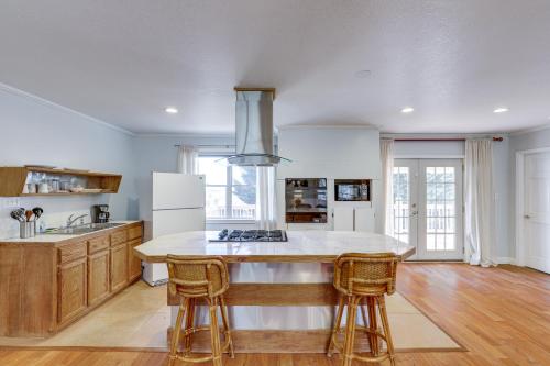 7-Acre Home with Mountain Views - 16 Mi to Asheville - image 14