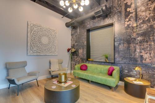 Trendy Galveston Getaway - Walk to Downtown!