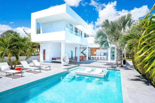 Entire Villa in Providenciales, Long Bay Beach, Turks and Caicos Islands