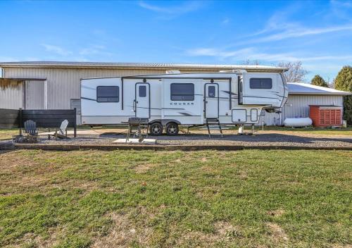 Cozy 2-Guest RV on Nature Farm