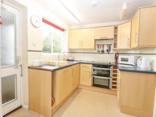 Swan Dyke Cottage - image 4