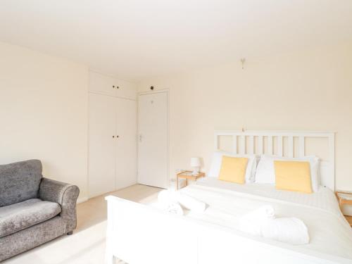 Swan Dyke Cottage - image 7