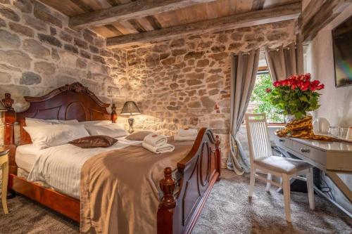 Historic Plaza Varos Split - image 14