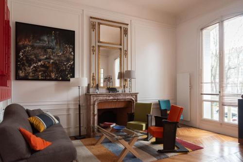 Spacious nest with terrace near Batignolles - image 3