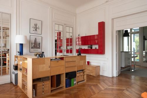 Spacious nest with terrace near Batignolles - image 9