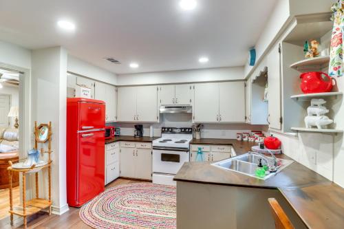 Historic Greers Ferry Home Less Than 2 Mi to Shiloh Marina in Fairfield Bay (AR)