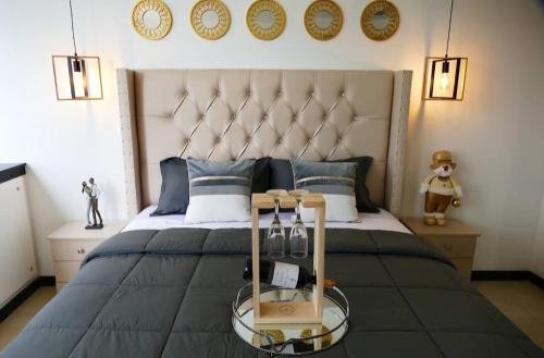 One-Bedroom Apartment image 3