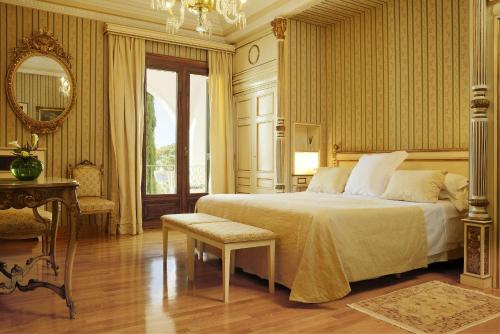 Habitación Doble Clásica con terraza y acceso al spa Hostal de la Gavina GL - The Leading Hotels of the World 4