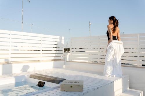 Aurluna Luxury Suites 4