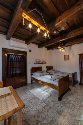 2 twin beds