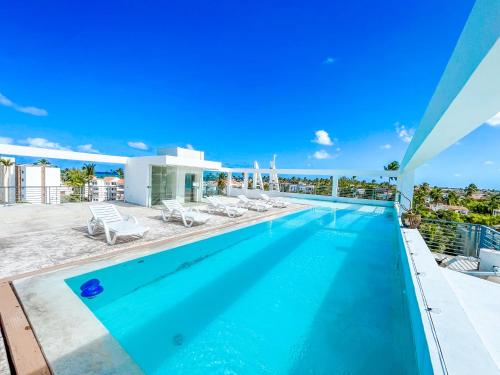 DUCASSI SUITE Sol Karibe SUITES STUDIOS TROPICANA Rooftop POOL WiFi Beach & SPA