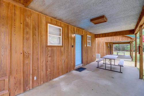 0 5 Mi to Lake Patio at Heber Springs Cabin!