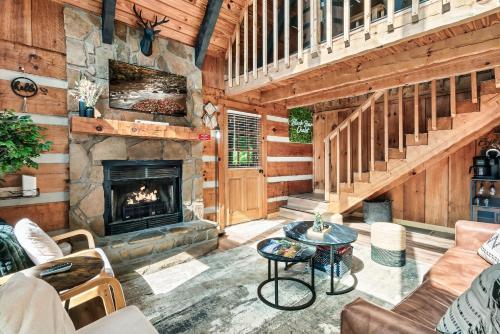 NEW LISTING!Chalet Getaway*Games* Hot Tub - Sevierville