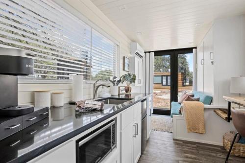 New! Luxury Shipping Container The Desert Escape in Fredericksburg, USA