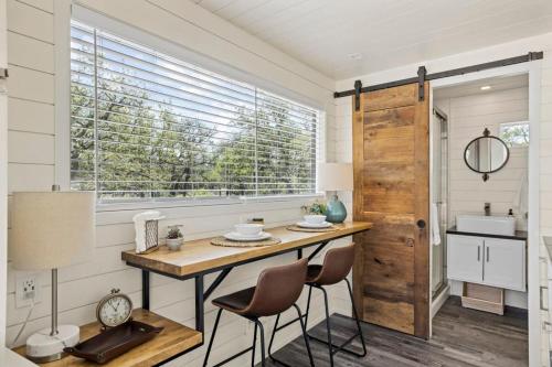 New! Luxury Shipping Container The Desert Escape in Fredericksburg, USA