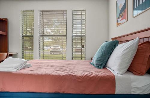 Budget Friendly Sleeps 8 Discounts Available in Tampa, USA