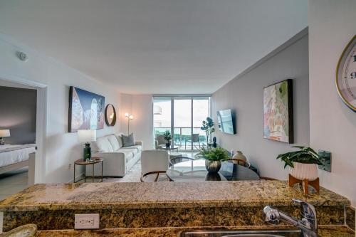 Direct Bayview One Bedroom Condo in Coconut Grove Includes parking in Miami, USA