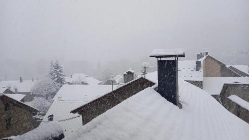 Borén muntanyes i neu (Boren muntanyes i neu) in Isila