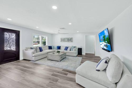 Casa Castaways Spacious Retreat @casacastaways image