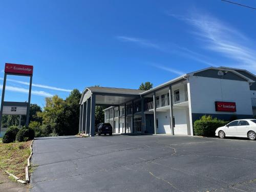Econo Lodge - image 9