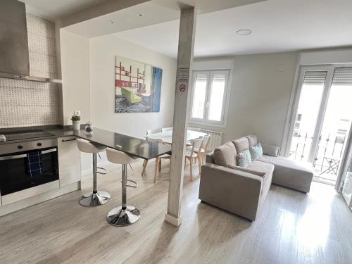  EL RINCON DE LA MERCED junto Laurel Aire acondicionado By Apartamentos Logroño org in Logroño