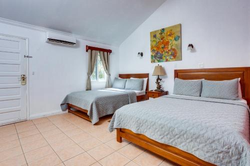 Standard Room Two Beds image 10
