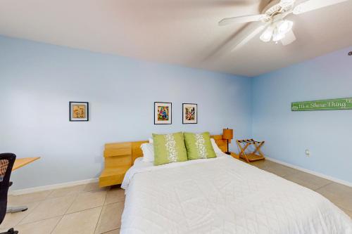 Oceanwalk 10-203 in New Smyrna Beach, USA