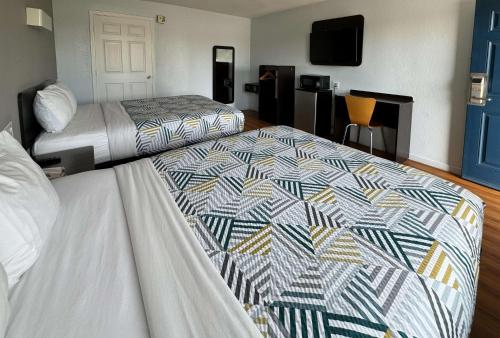 Motel 6-Delano CA - image 13