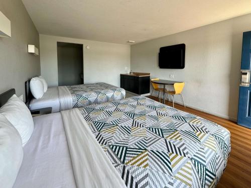 Motel 6-Delano CA - image 9