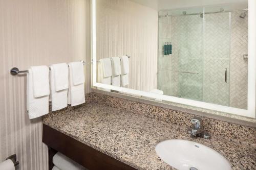 DoubleTree by Hilton Silver Spring DC North - image 2