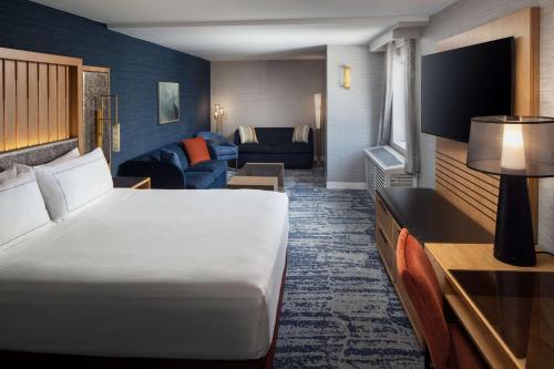DoubleTree by Hilton Silver Spring DC North - image 6