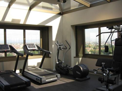The Hub Hotel - image 7