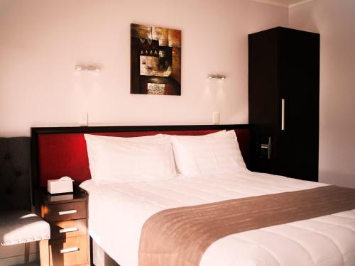Tudor Court Motor Lodge - image 4