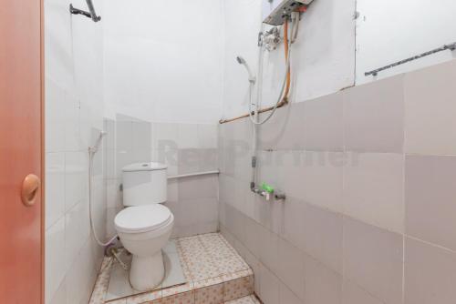 Selaras Homestay Ciwidey RedPartner - 화장실