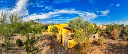 Scottsdale Agave House- Located on one Acre, Resort Style Amenities and Private Casita!