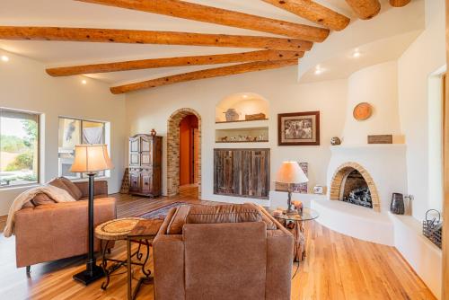 Scottsdale Agave House- Located on one Acre, Resort Style Amenities and Private Casita!