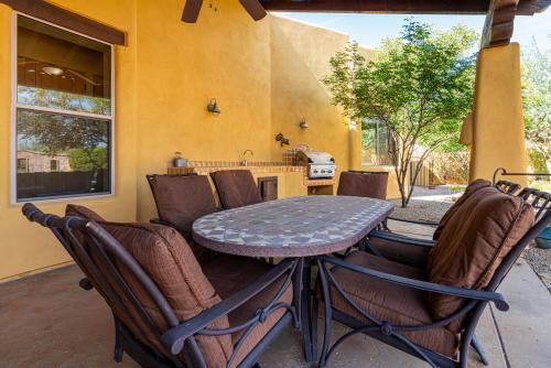 Scottsdale Agave House- Located on one Acre, Resort Style Amenities and Private Casita!