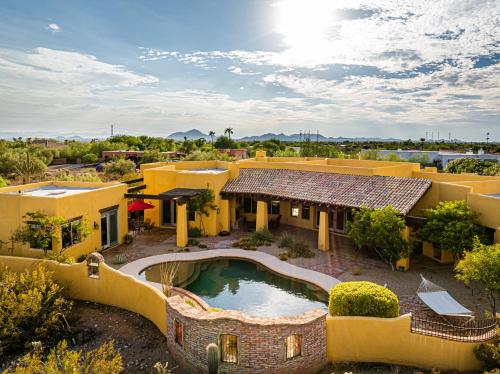 Scottsdale Agave House- Located on one Acre, Resort Style Amenities and Private Casita!