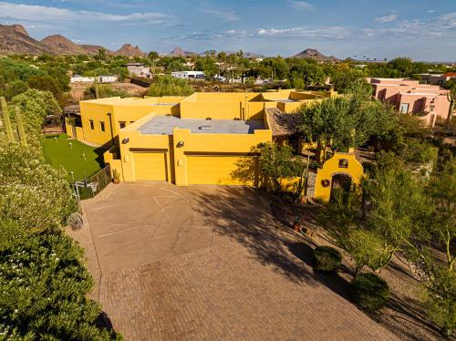 Scottsdale Agave House- Located on one Acre, Resort Style Amenities and Private Casita!