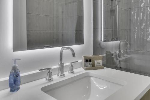 2BR Logan Circle Furnished Apartment apts 2BR Logan Circle Furnished Apartment apts