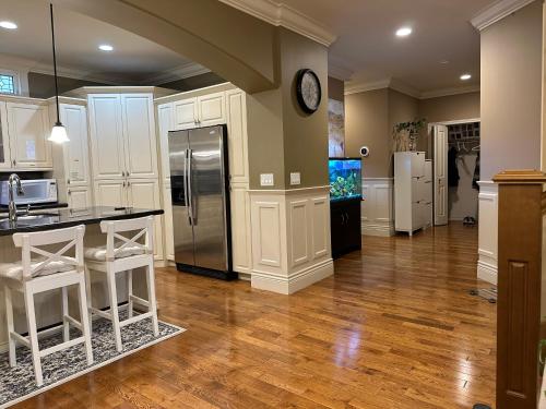 Scorpio House Langley -ROOM 1 Separate restroom