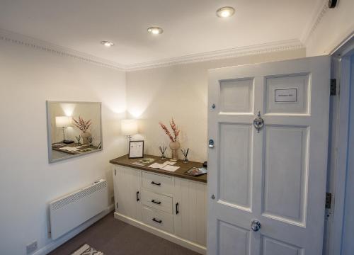 Picture of Grosvenor Pad - Lovely 2-Bed Flat - Free On Street Parking