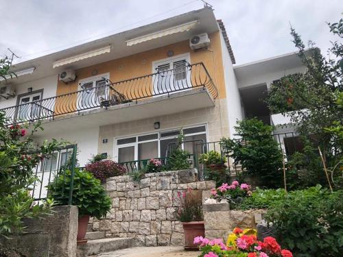 Apartments by the sea Tucepi, Makarska - 22656