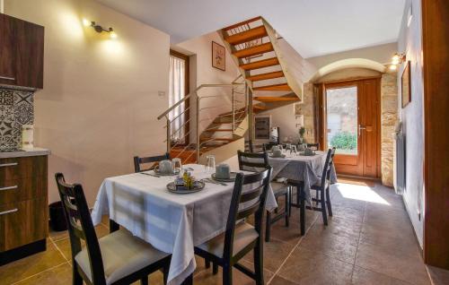 Beautiful Home In Chiaramonte Gulfi With Kitchen