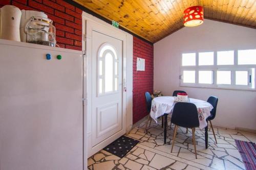 Two-Bedroom Apartment with Terrace and Sea View image 4