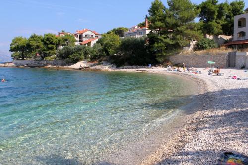 Apartments by the sea Splitska Brac - 22683 - image 4